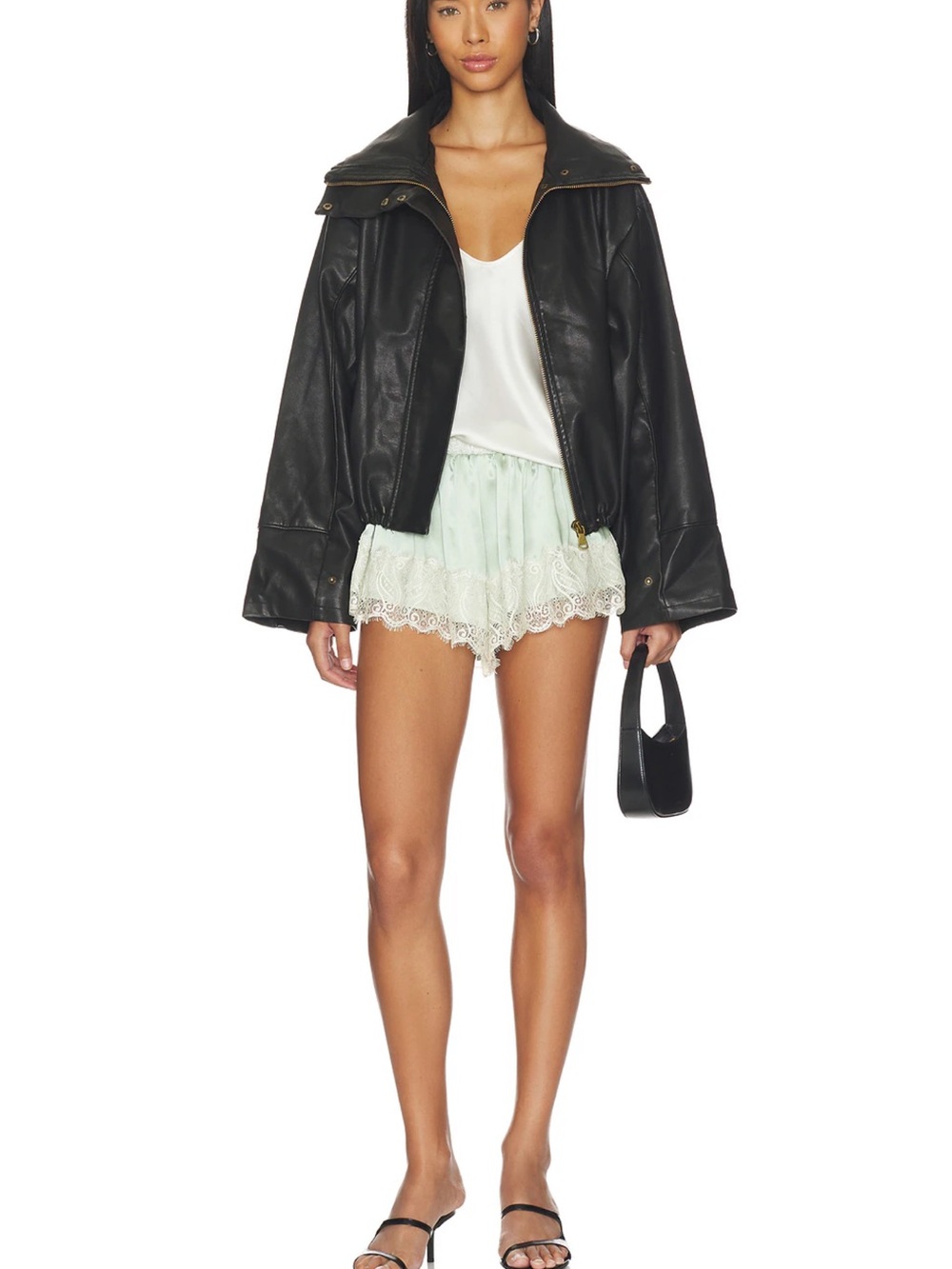 NWT Shoreline Funnel Jacket in Noir
LIONESS - Picture 2 of 6